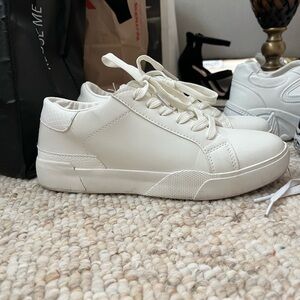 White leather sneakers, size 8, barely worn